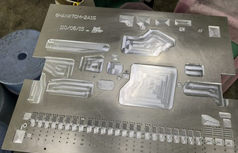 金屬壓合治具
